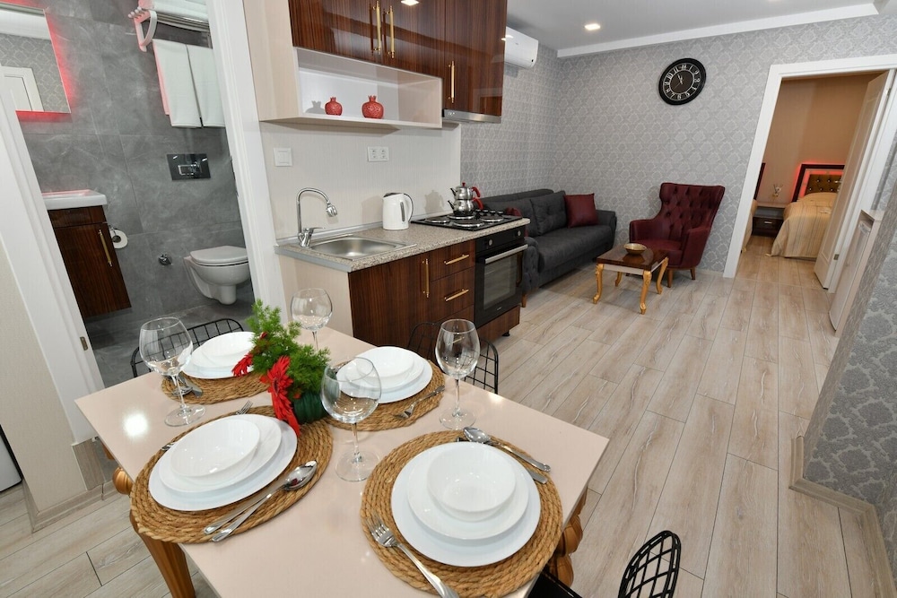 Sea Moon Hotel 40/50