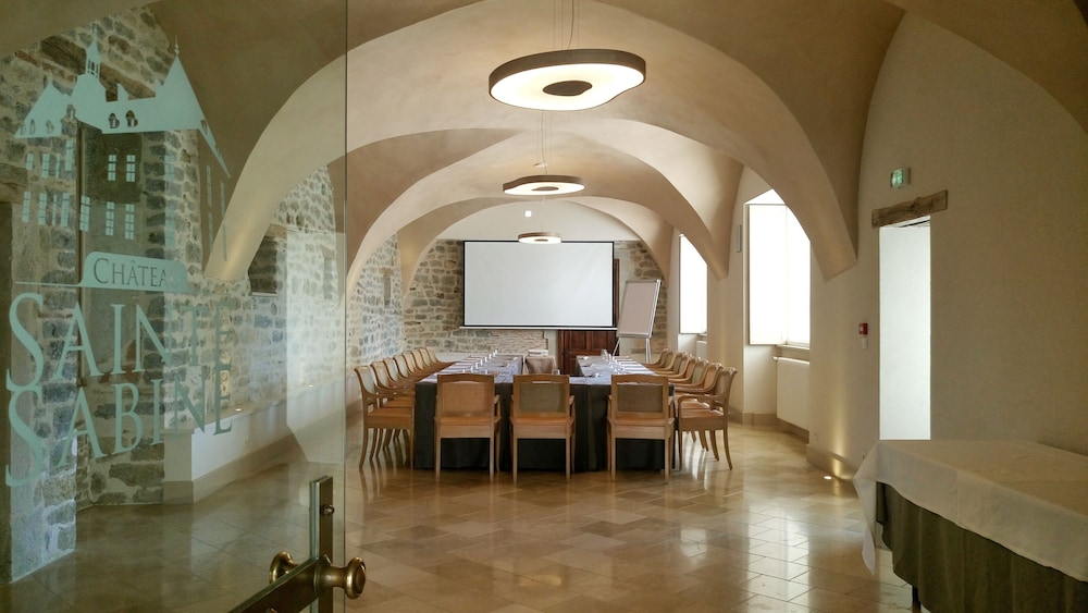 Chateau Sainte Sabine 40/53