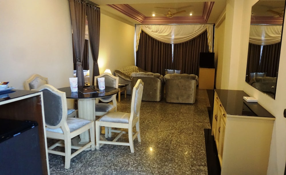Hotel Poonja International 15/18
