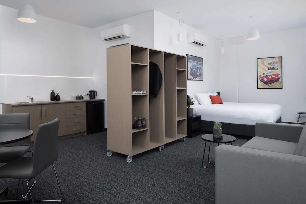 Rydges Pit Lane Hotel 6/50