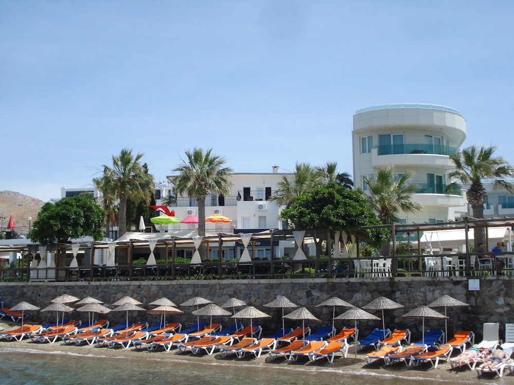 MAXSEA Beach Hotel 33/44