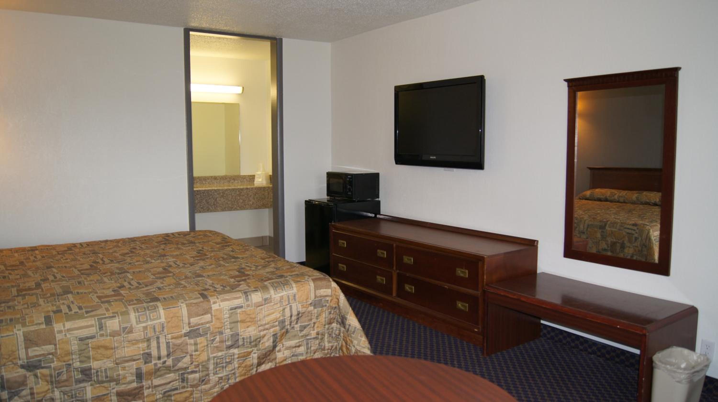 Executive Inn 18/36