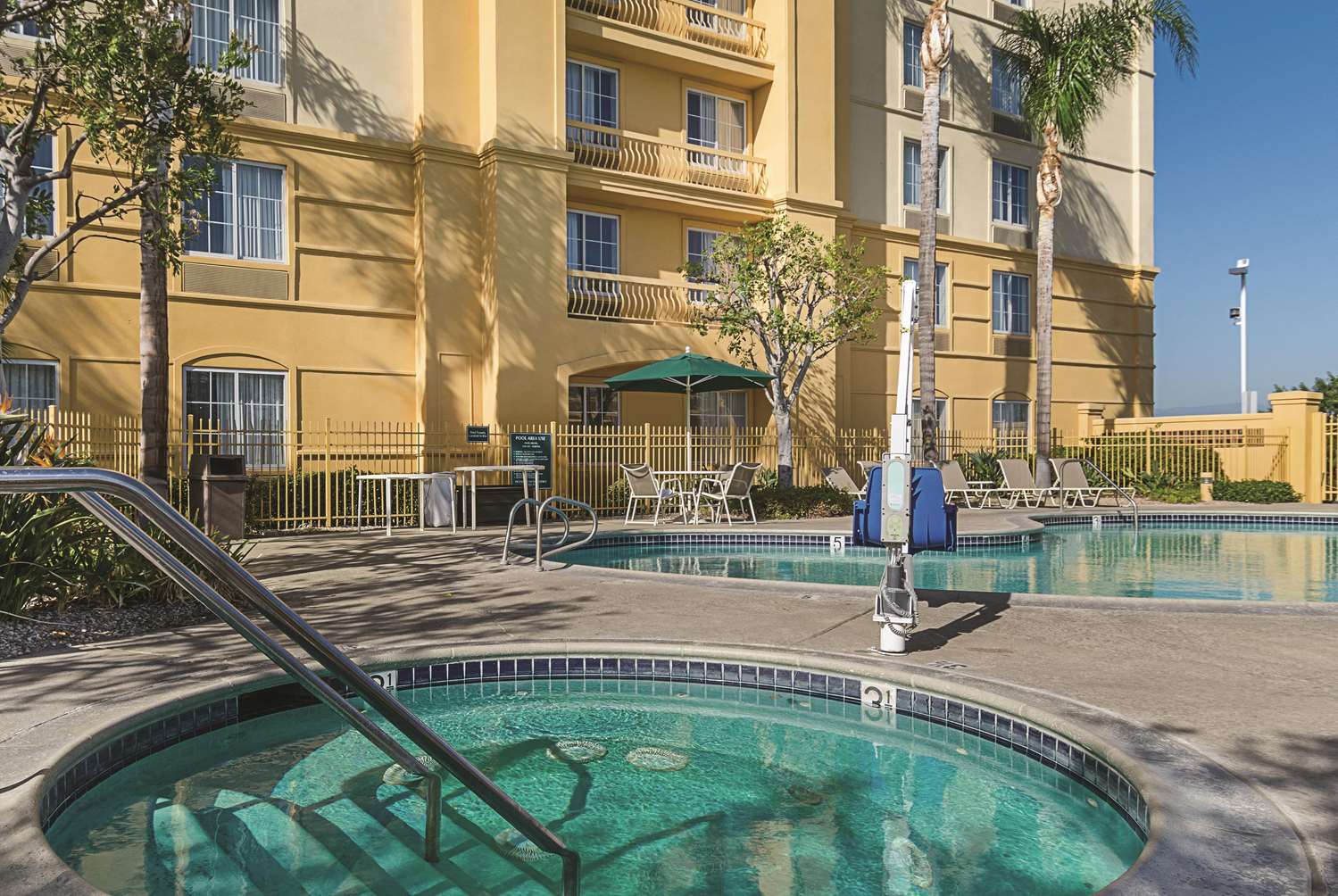 La Quinta Inn & Suites by Wyndham Ontario Airport 52/58