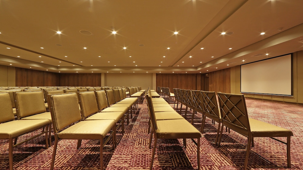 Crowne Plaza Airport Panama 64/79