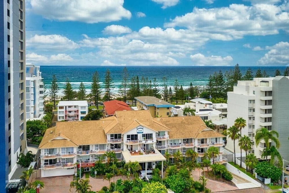 Outrigger Resort 3/76