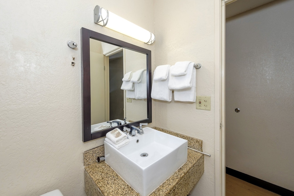 Red Roof Inn Jacksonville - Cruise Port 19/23