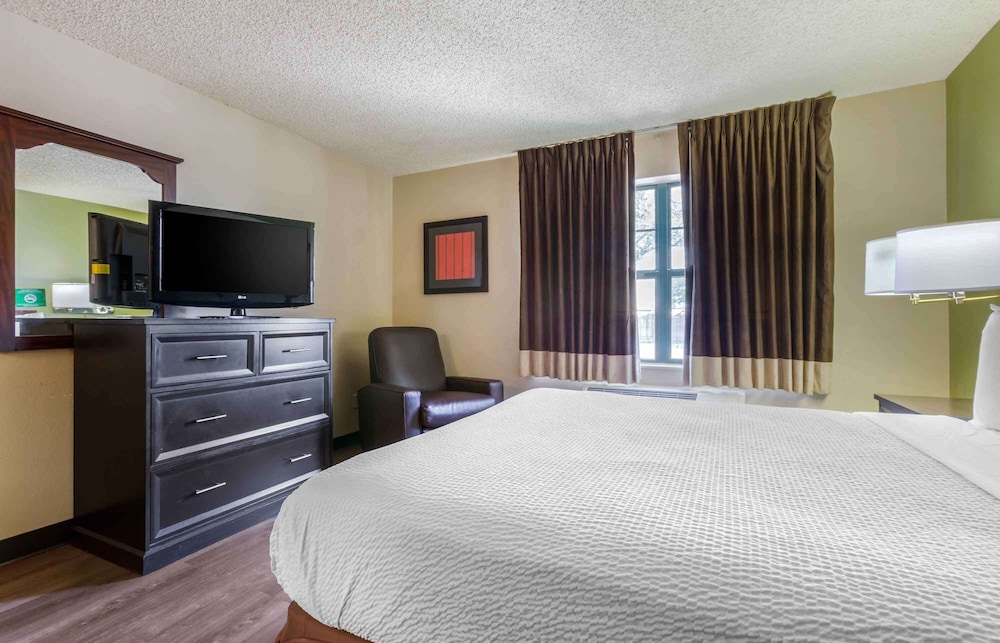 Extended Stay America Suites Phoenix Airport 20/37