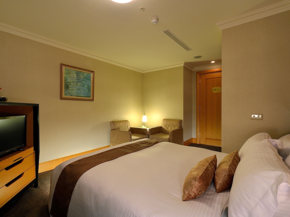 Lees Hotel 13/51