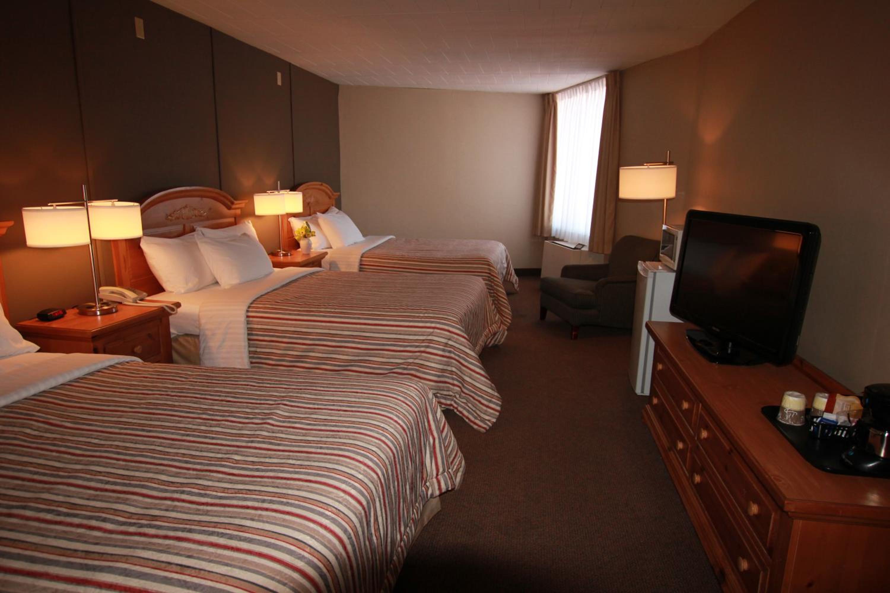 غرفة قياسية ثلاثية بسرير مزدوج، Confederation Place Hotel 5/7