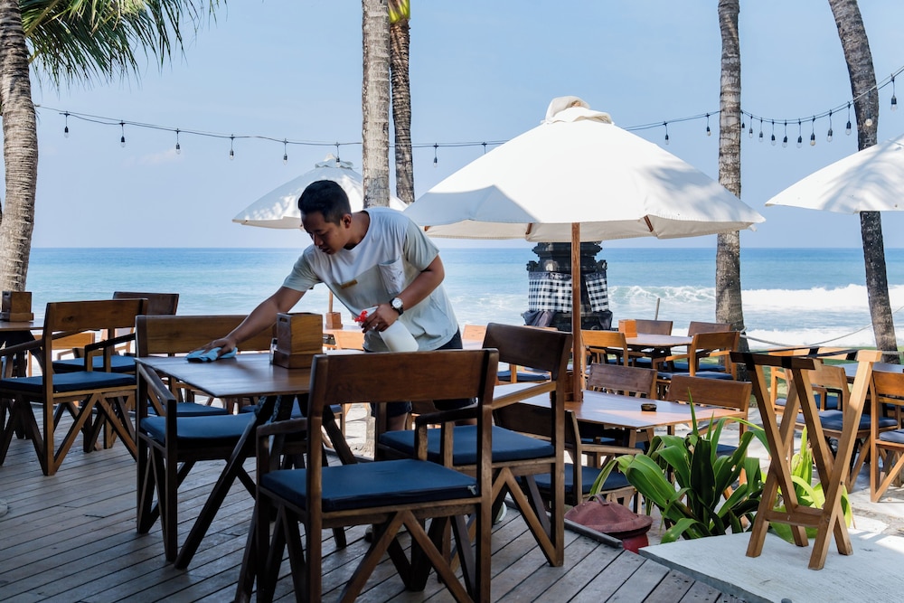 Hotel Komune and Beach Club Bali 59/71
