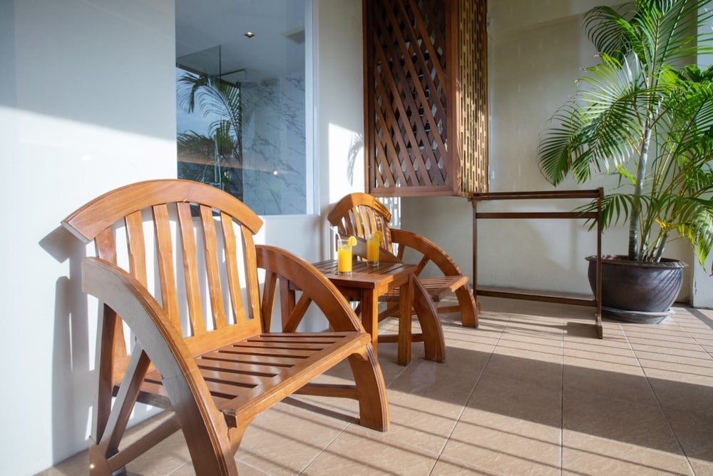 Orchid Garden Hotel 43/64