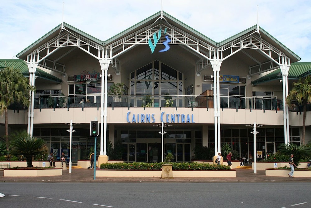 CAIRNS CITY PALMS 4/59