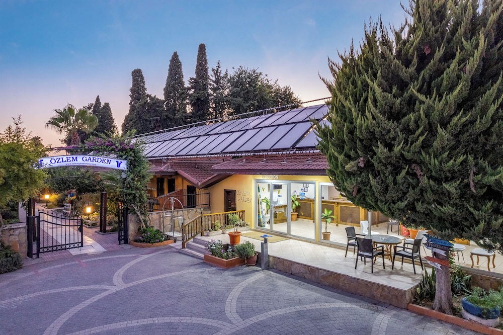 Ozlem Garden Hotel in SIDE
