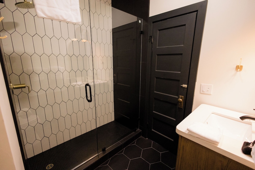 Speakeasy Suites 49/50