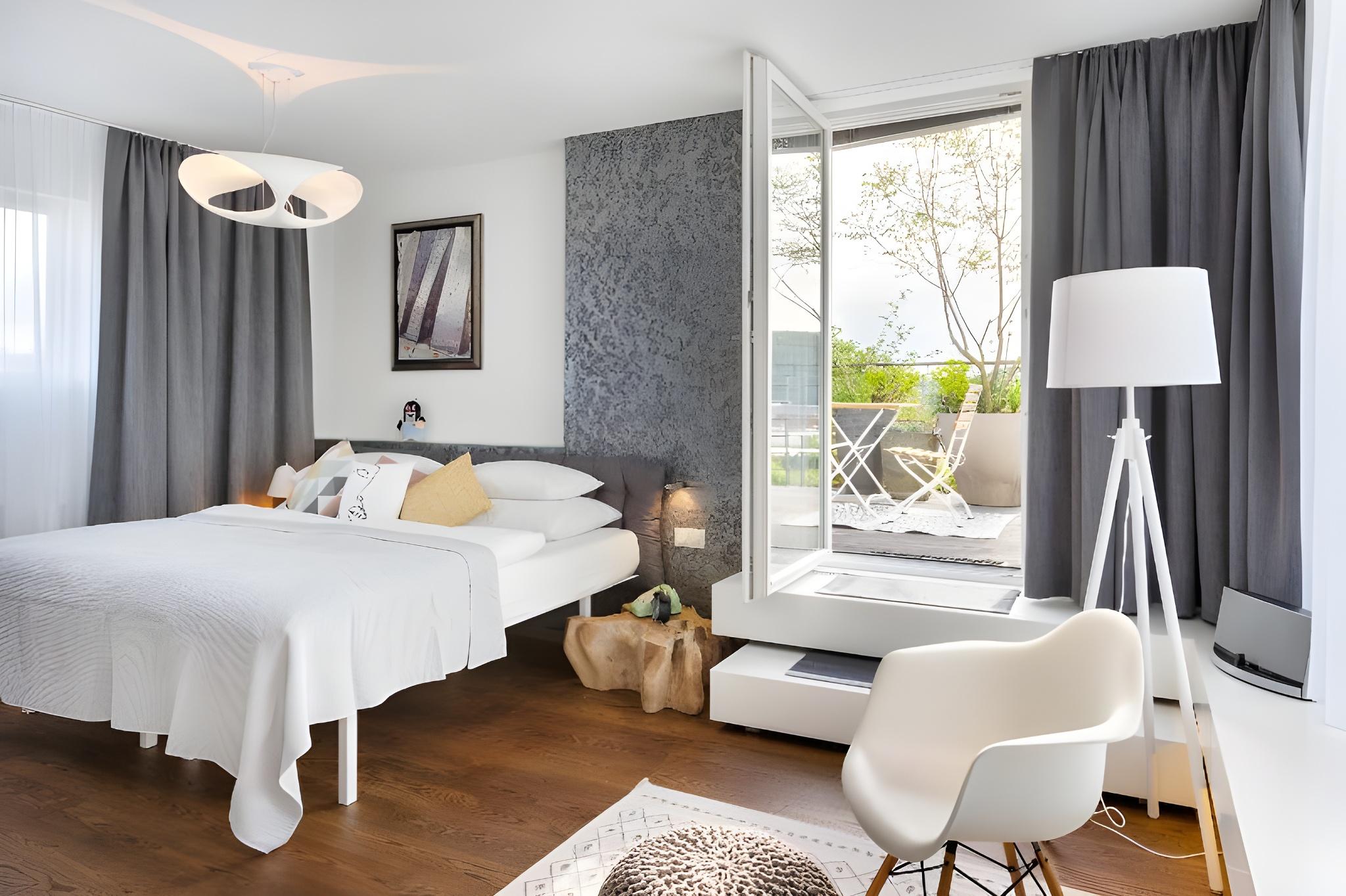 Penthouse, Suite