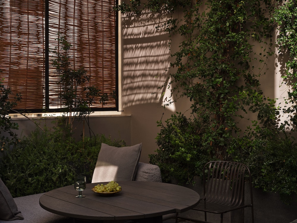 Monastik Living In Athina 38/50