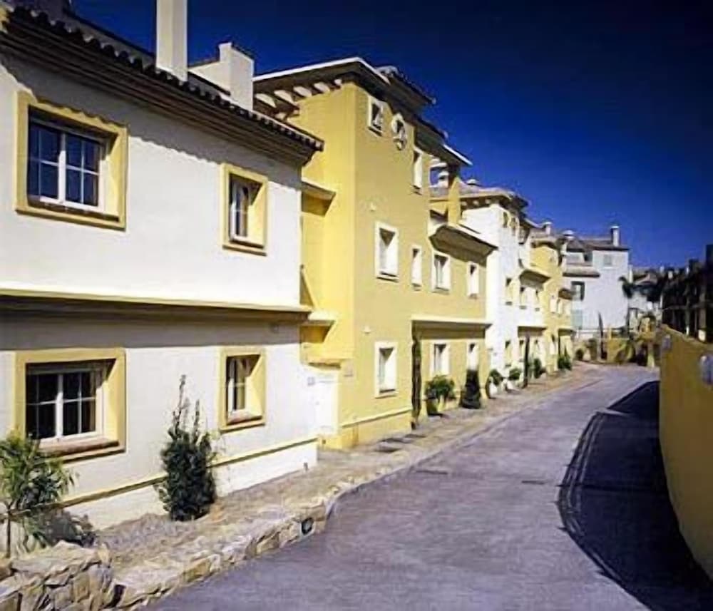 Vista Real Apartments 42/45