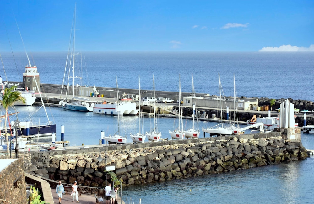 Royal Marina Suites Boutique Hotel 41/50