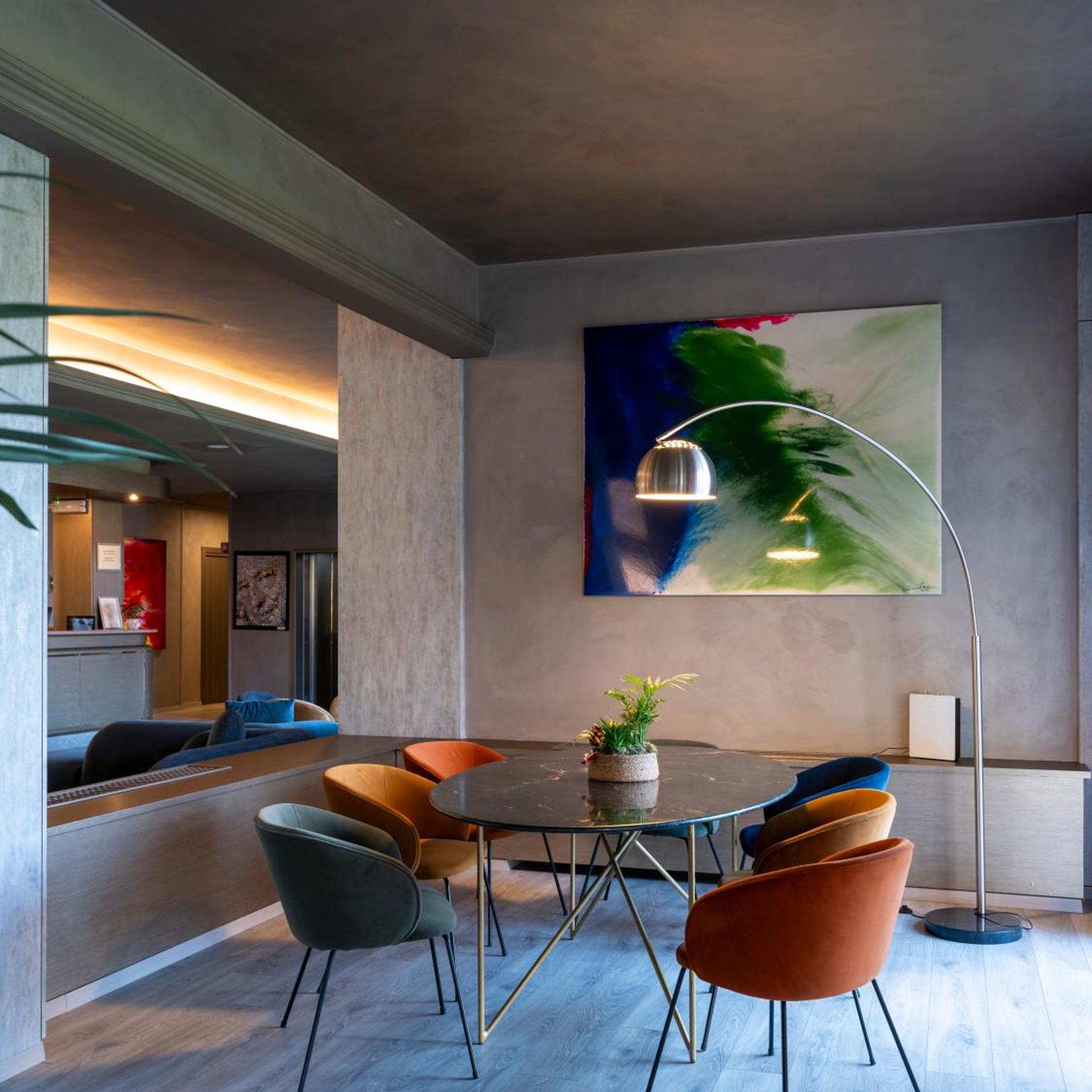 Hotel Embassy 25/51