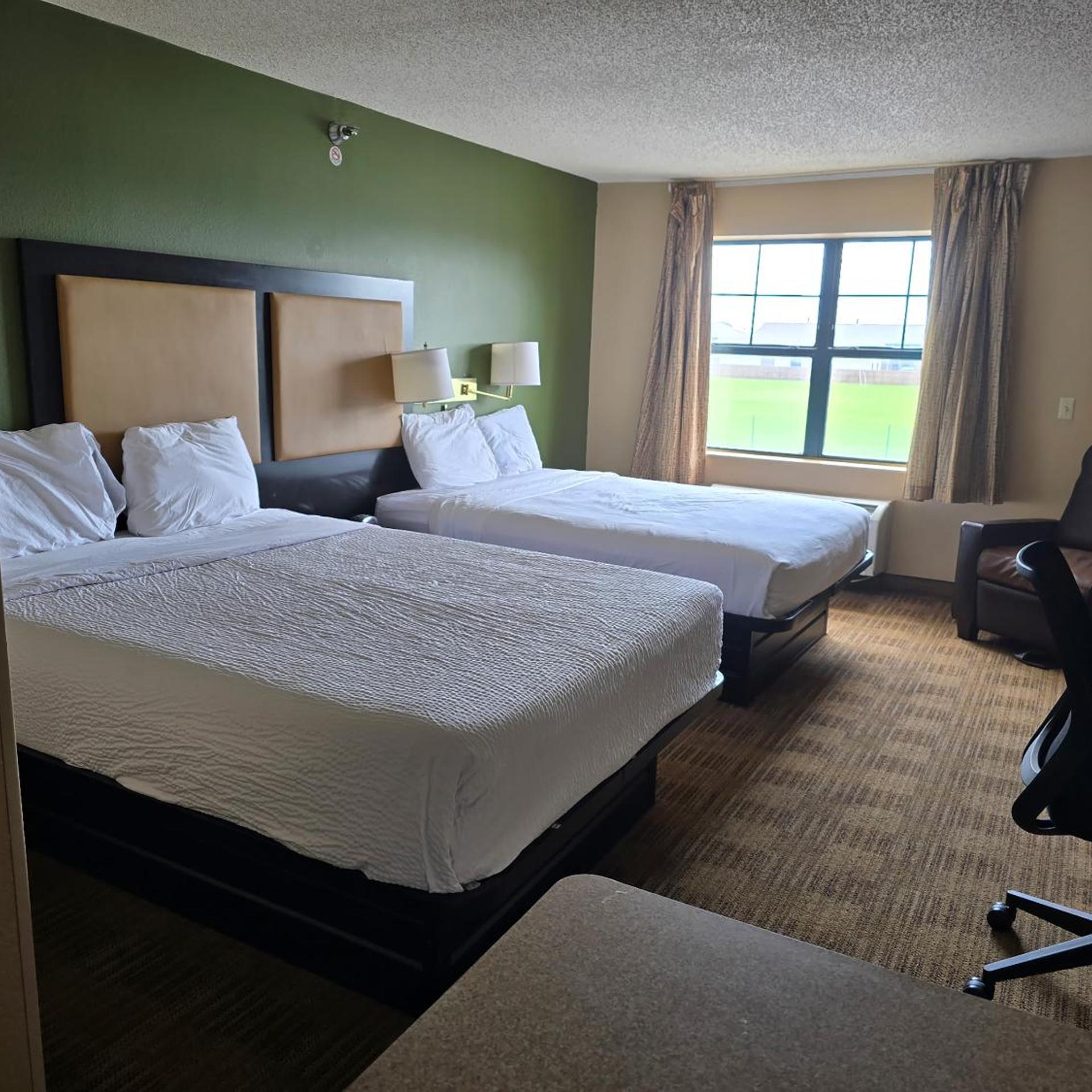 Efficiency, Quadruple, 2 Queen Beds, Bathtub, Accessible