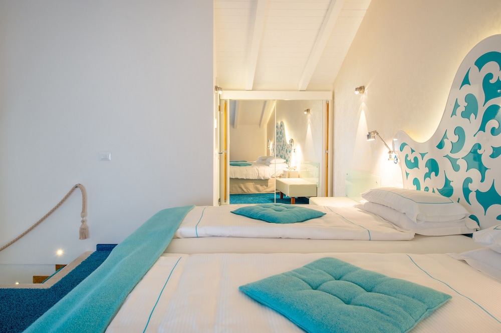 Palazzo, Suite, 1 Double and 1 Single Bed، Piccolo Grand Hotel 2/3