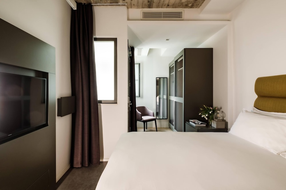 19 Rooms 12/71