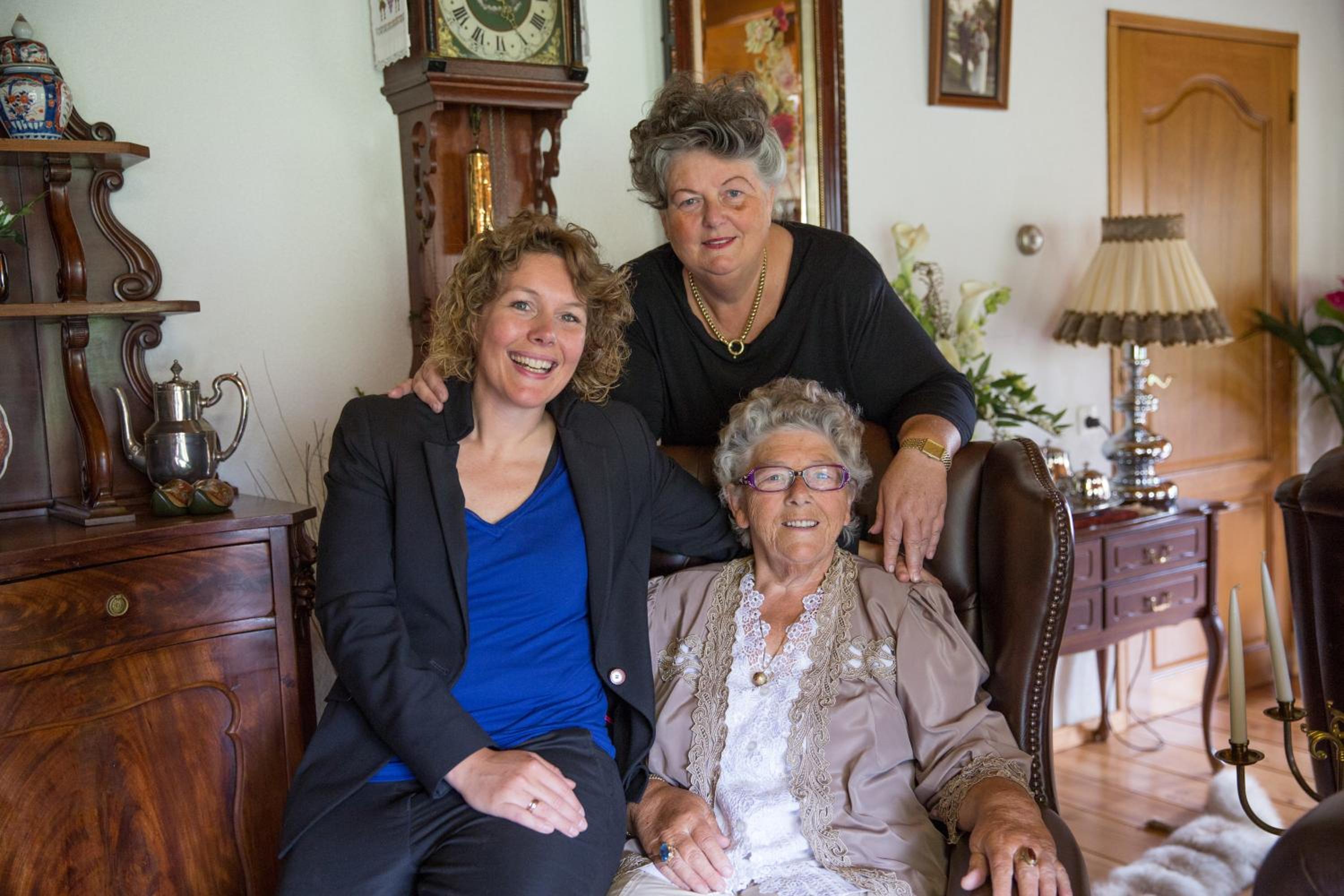 De Dames Van De Jonge Hotel 7/40