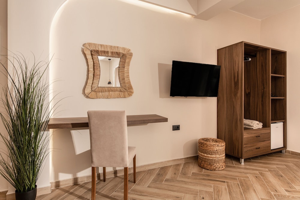 Aeolos Boutique Hotel & Suites 40/65
