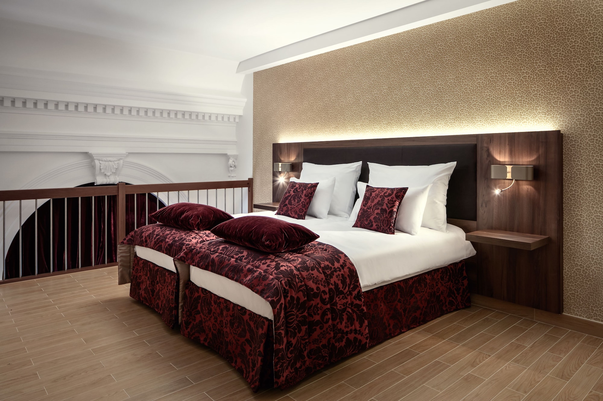 SUITE, TWO STORY