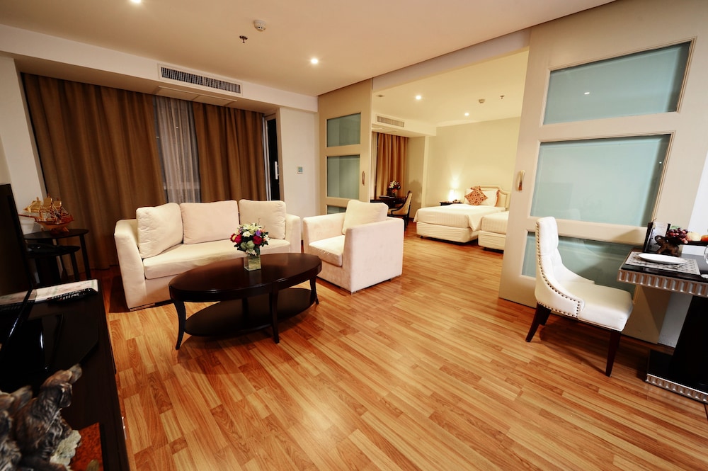 The Bless Hotel And Residence 57/80