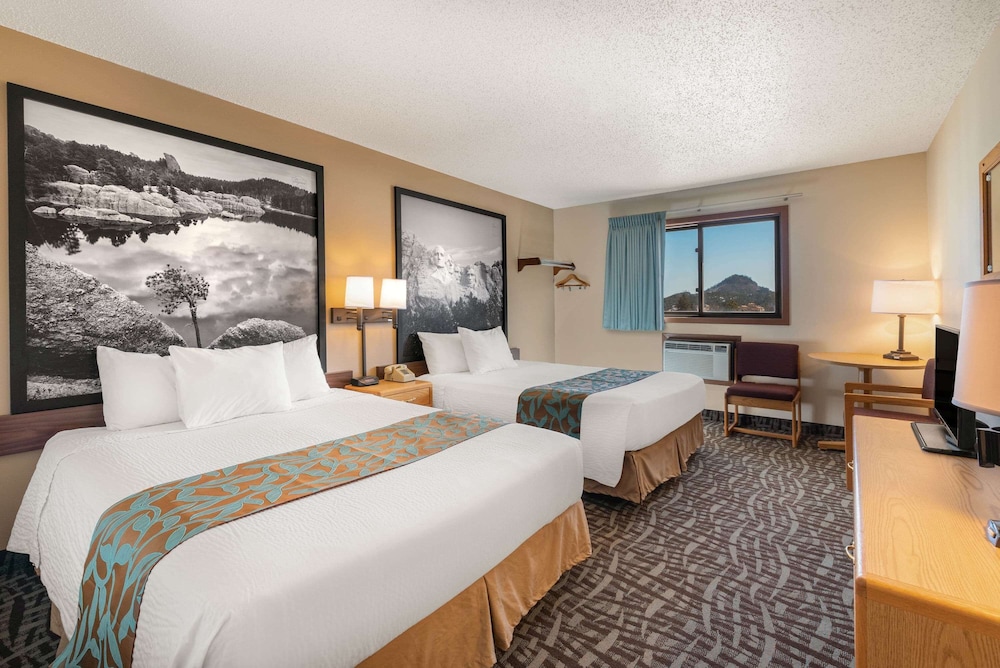 Super 8 by Wyndham Hill City/Mt Rushmore/ Area 5/23
