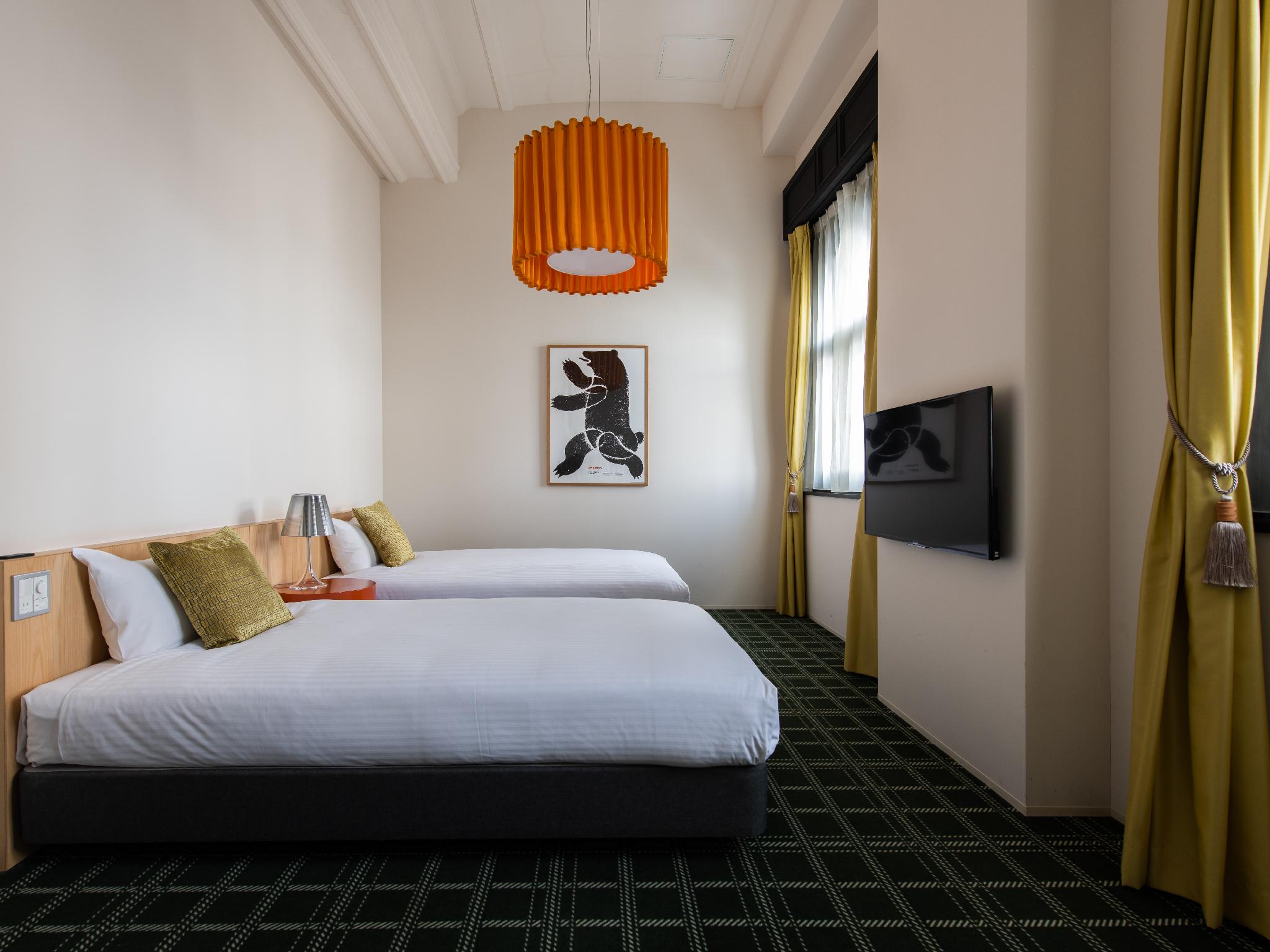 Room, Triple