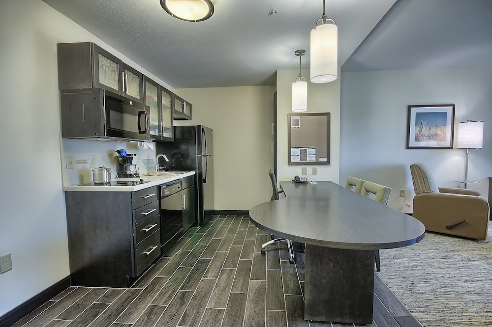 CANDLEWOOD SUITES COLUMBUS - GROVE CITY 33/40
