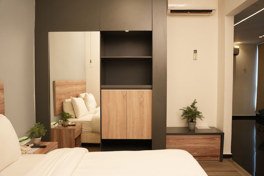 B Residence 8/43