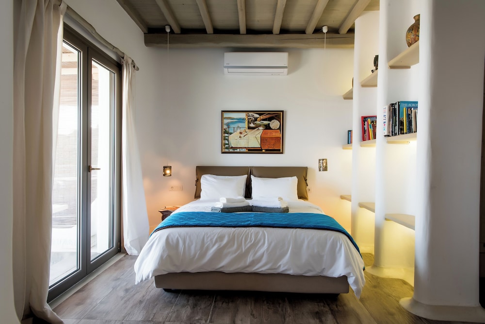 Luxury, Studio, Suite, Queen Bed, Sea View, 2 Sofa, Pool Access