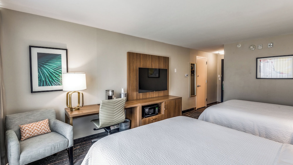 Holiday Inn Dallas Market Ctr Love Field, an IHG hotel 19/66