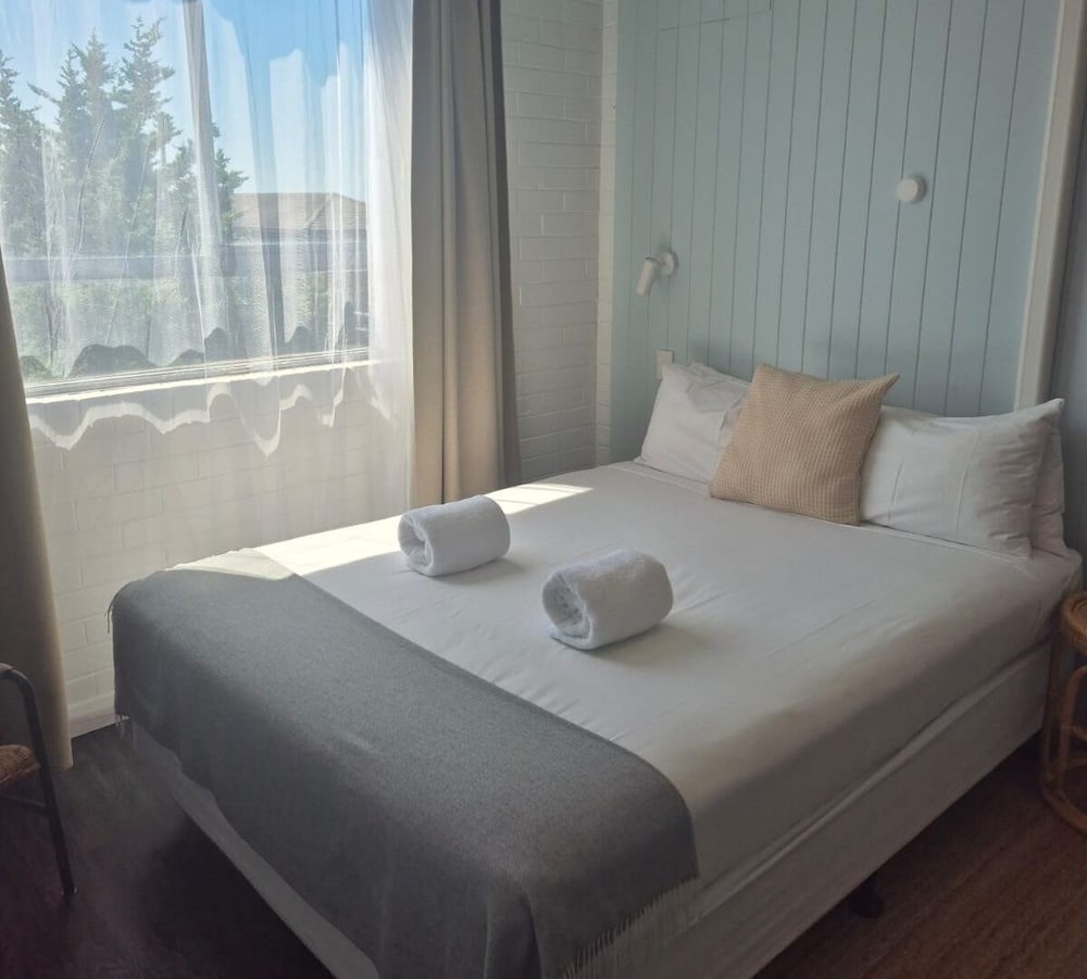 Little Coogee Hotel 18/65