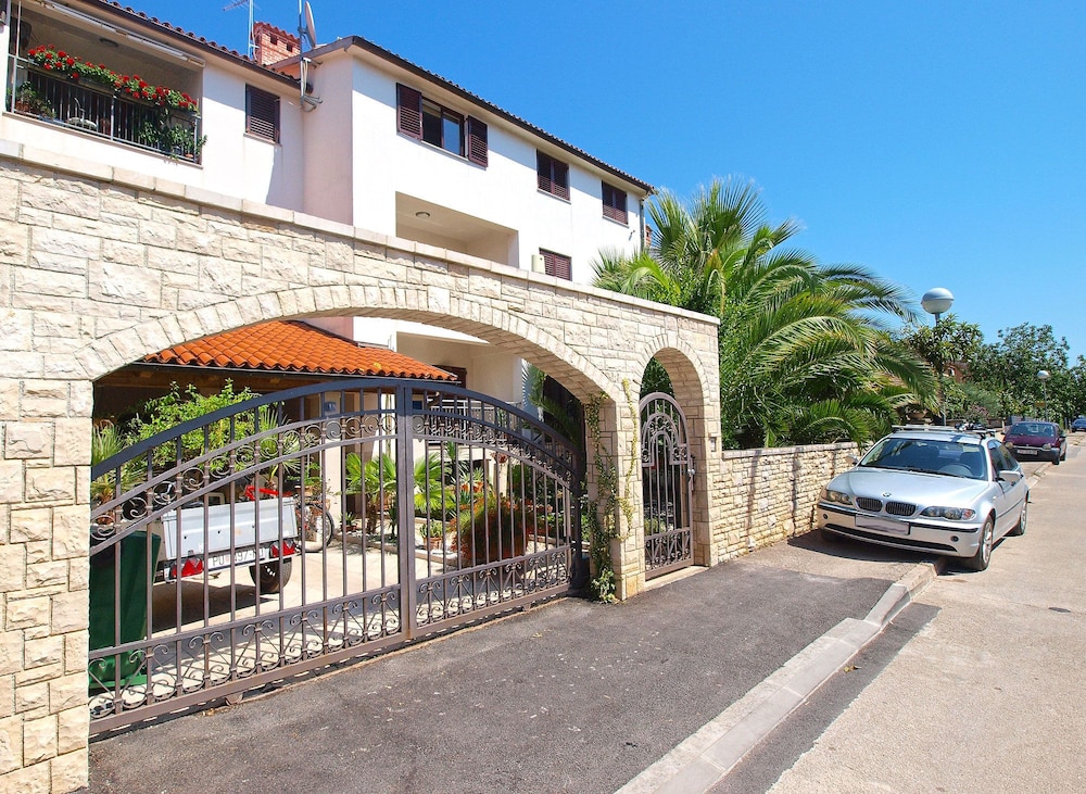 Apartments Ivica 1452 30/37
