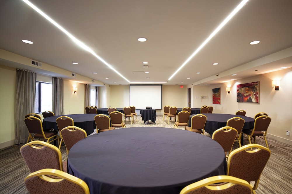 Holiday Inn Irving - Las Colinas, an IHG Hotel 38/64