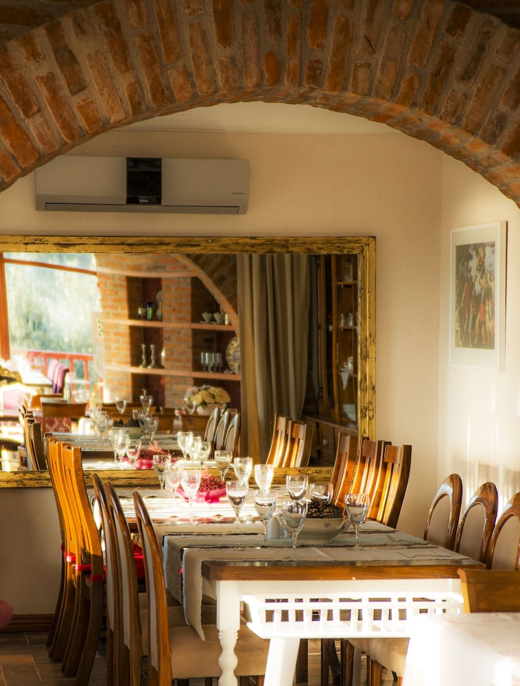Aeneas Hotel 32/50