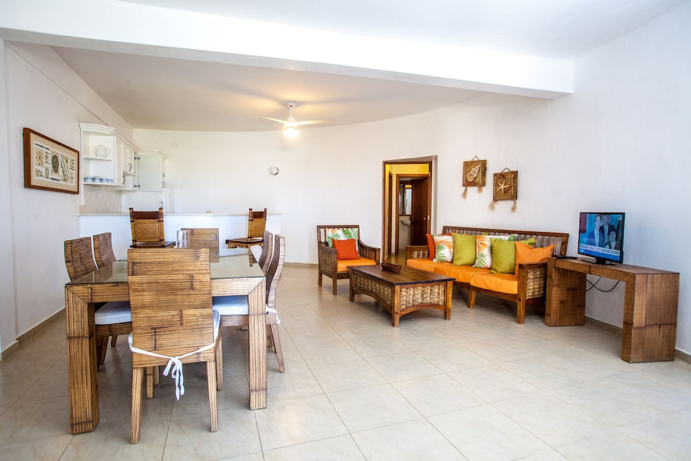 Los Corales Beach Village 55/73