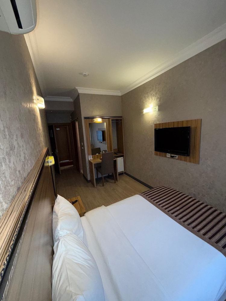 Buyuk Hotel 17/50