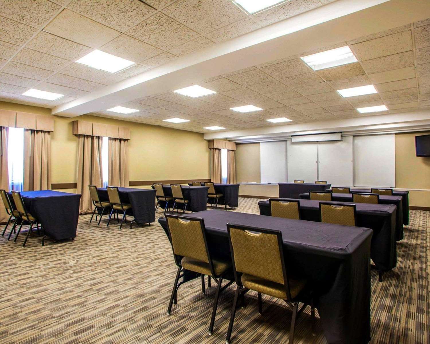 Quality Inn & Suites Peoria 40/50