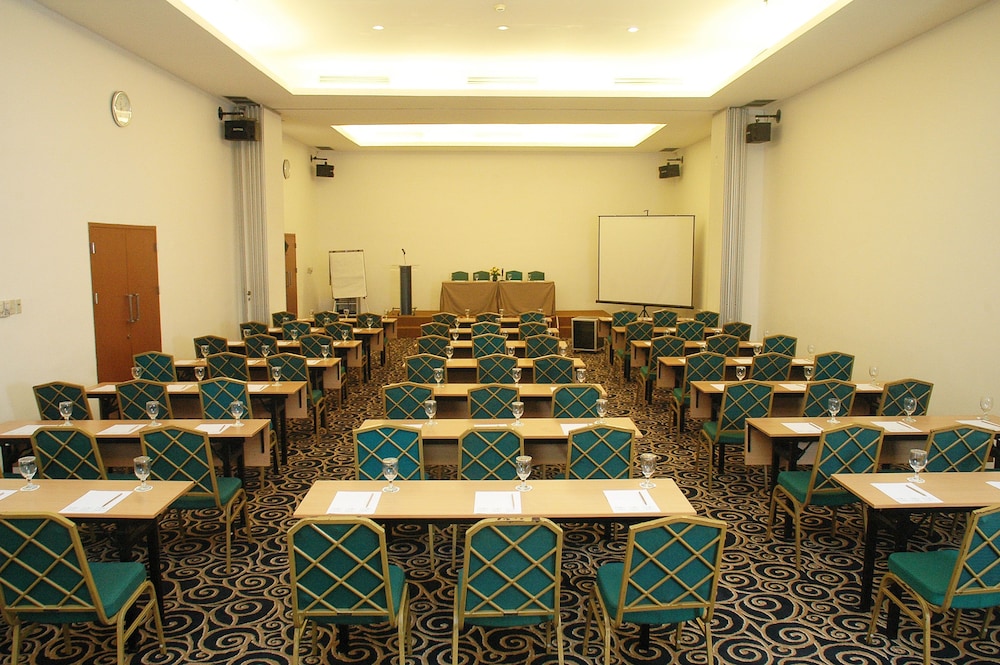 Grand Cemara Hotel Kt 36/39