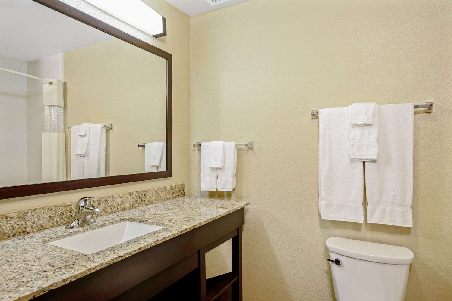 La Quinta Inn & Suites by Wyndham Gillette 44/47