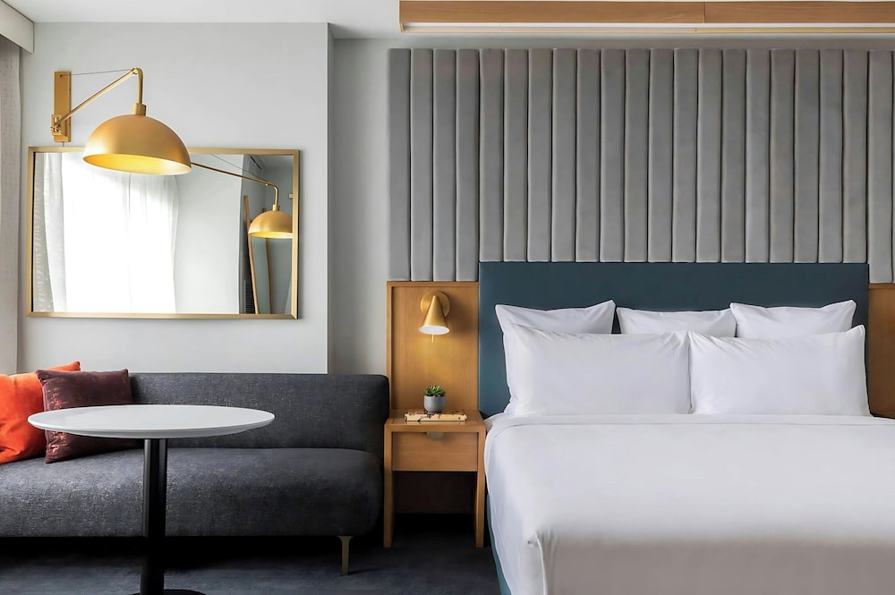 ROOM, KING BED, ACCESSIBLE