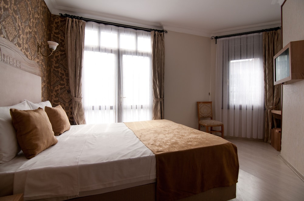 Artefes Hotel 20/70