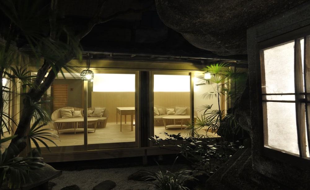 Traditional Kyoto Inn serving Kyoto cuisine IZUYASU 29/50