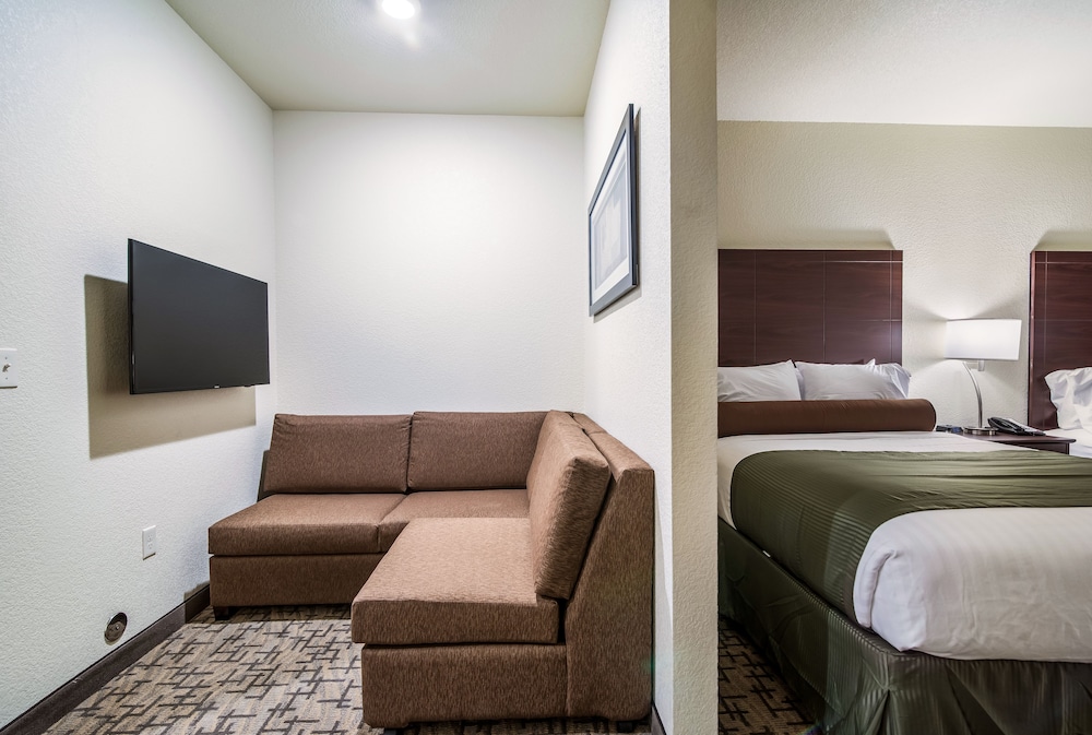 Cobblestone Hotel and Suites Victor 19/52