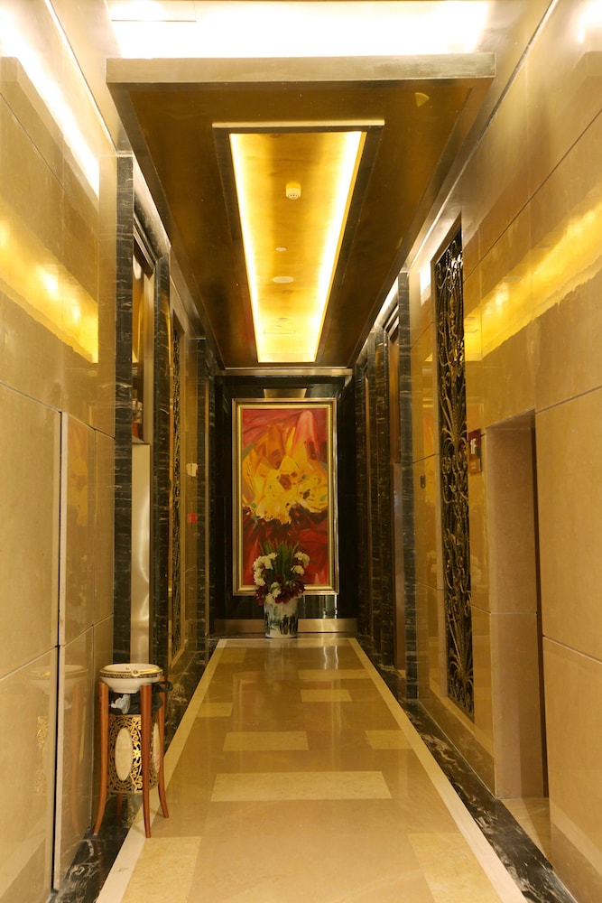 Elite Polink Global Hotel 7/16
